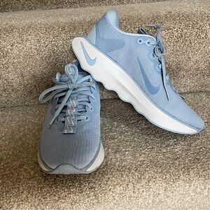 Nike Motiva, Women’s Size 8.5, Light Blue/White